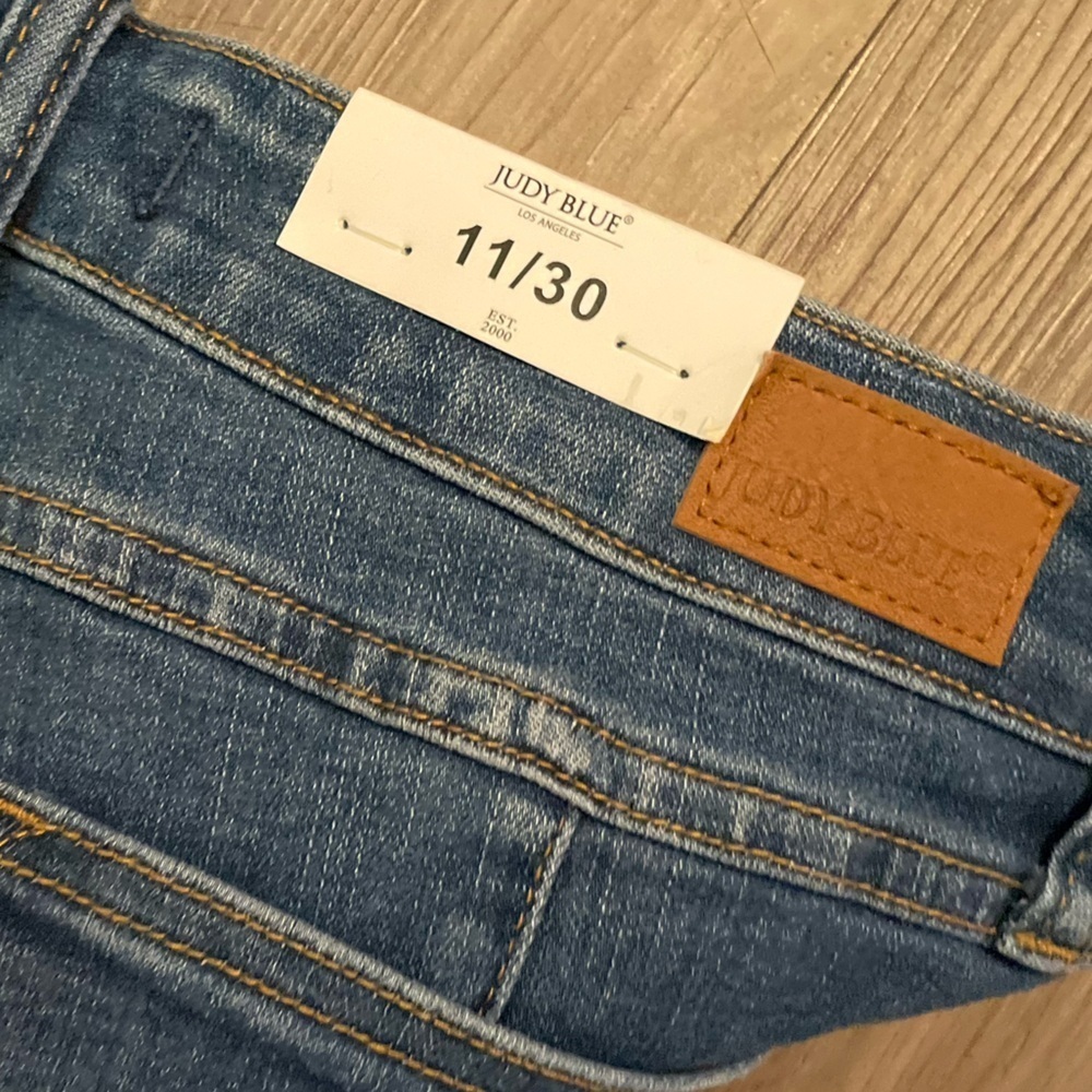 Judy Blue Classic High Waist Super Flare Jeans in Denim Blue frayed hem size 11 - Picture 3 of 8